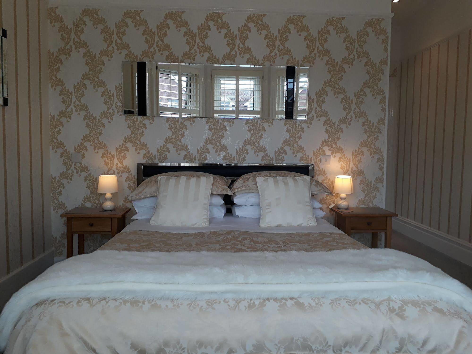 Crossroads Hotel Борнмут Экстерьер фото